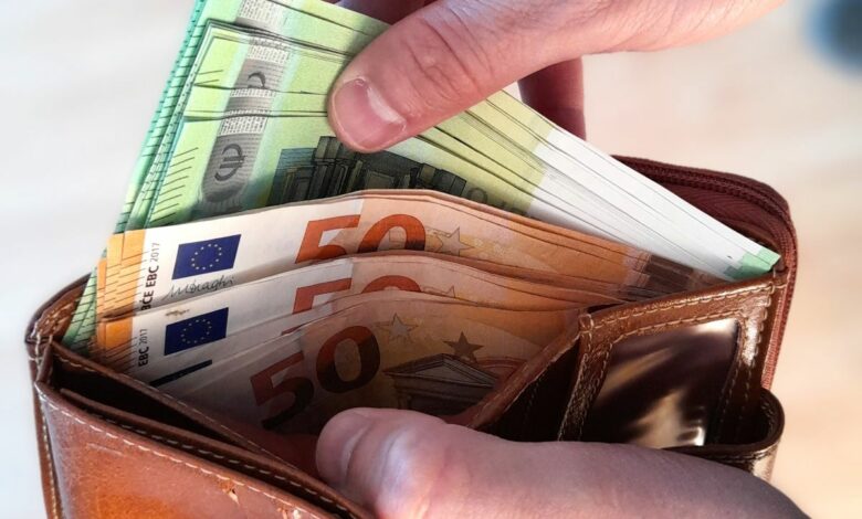 Bürgergeld Auszahlung für Dezember - Wann wird das Geld im November überwiesen? Gibt es einen Weihnachtsbonus oder Sonderzahlung? Wird Weihnachtsgeld angerechnet?