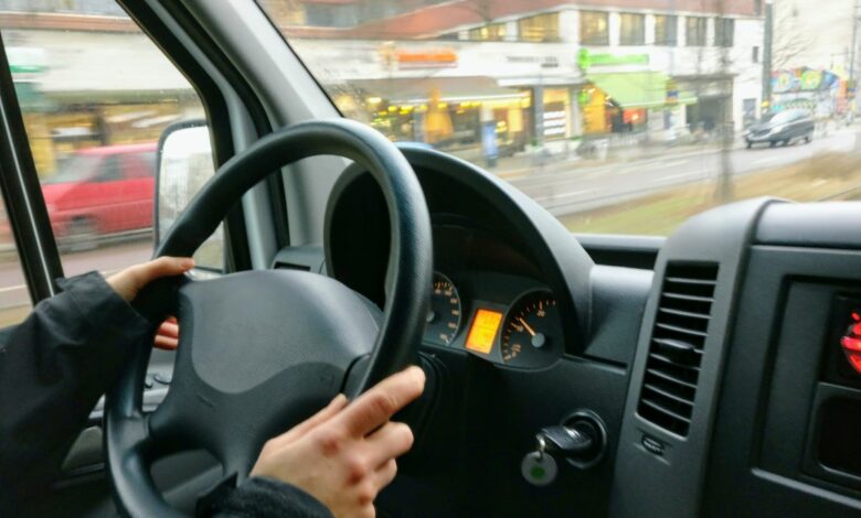 Steigende Kosten für Führerschein - Millionen Autofahrer betroffen - Können Bürgergeld-Empfänger das Führerschein noch leisten? Gibt es zusätzliche Hilfe vom Jobcenter?